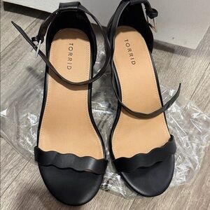 Torrid Black Scalloped Strap 👡